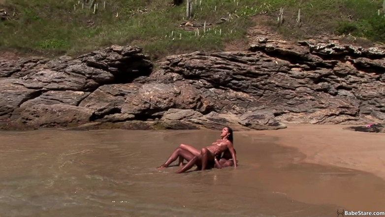 Babe Stare: Sesso sulla spiaggia, letteralmente!