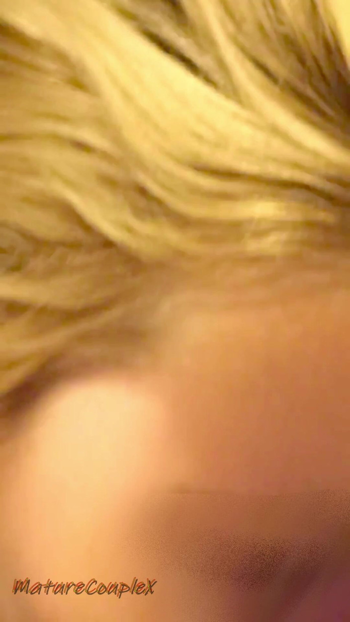 Maturecouplex: Maturecouplex, Wife Give a Head