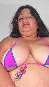 Anprobieren von Bikinis