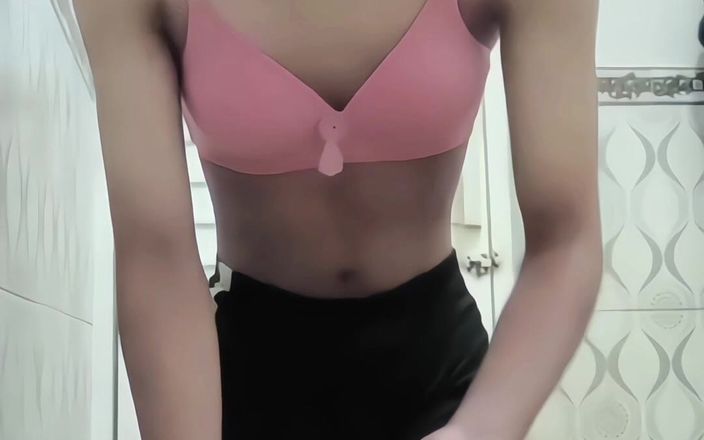 Nitha_Tiara: Mi masturbo in un bagno pubblico