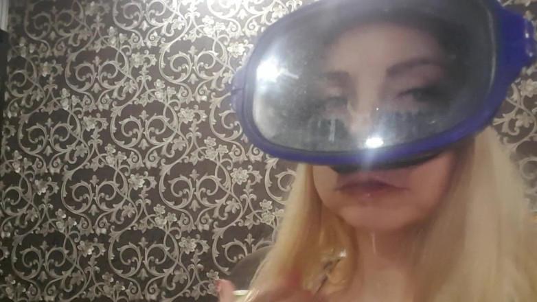 LarisaCum: Maske ve yeni mayo, kendimi okşuyorum ve çok seksi!
