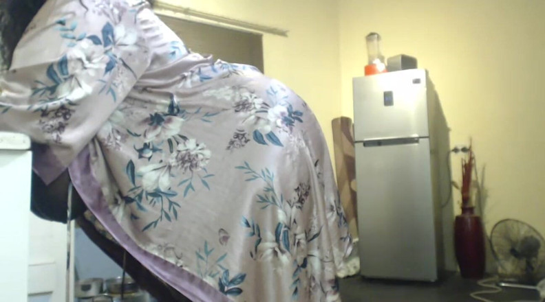 Legendary Booty Overdose: La milf ebano geme fetish e stuzzica il vibratore