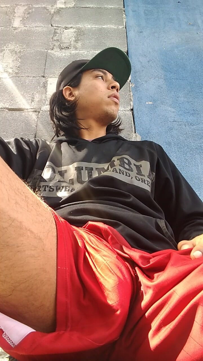 AlexAlejandro13: 내 곁에 있고 싶어 하죠