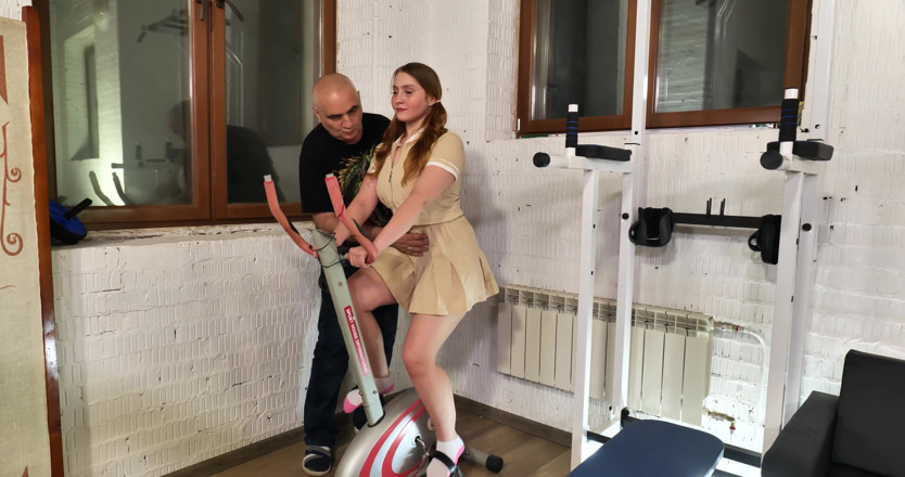 Oopsmodels: Lolly Bell med Magicmanyu i Sportive
