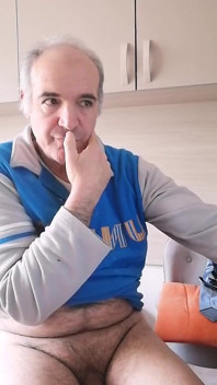 在持续了一个多小时的打手枪后长时间射精