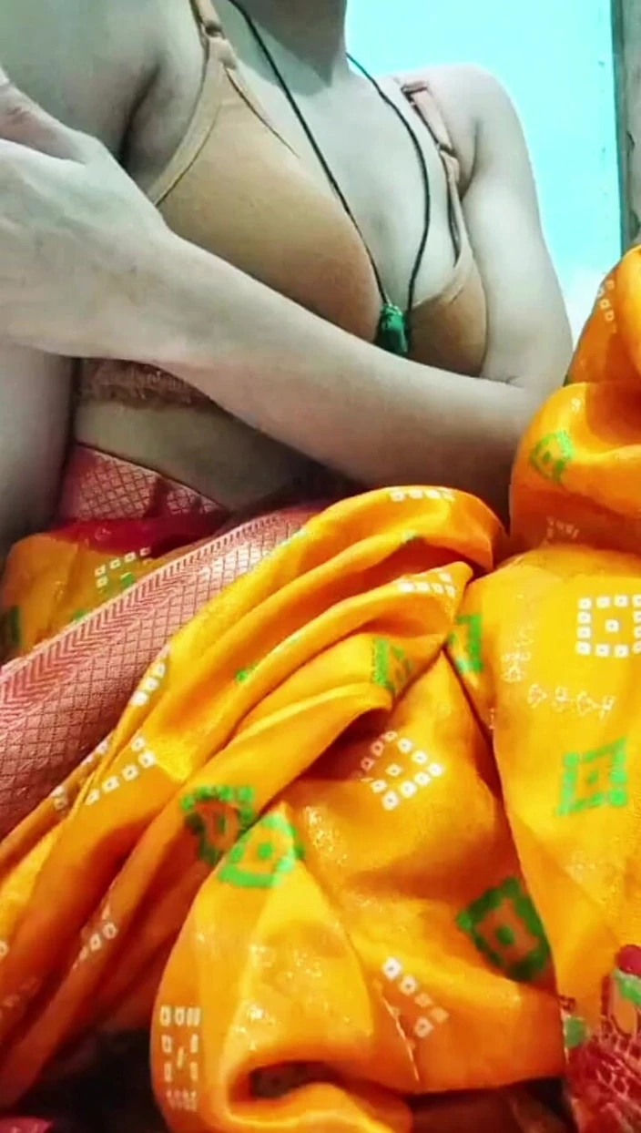 Silver_Worm: 인도 소녀는 뜨겁고 에로틱한 교육 역할을 합니다.