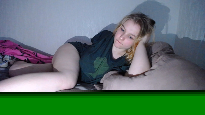JuiceLussie: Masturbating After Waking up