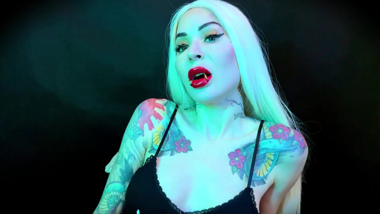 Baal Eldritch: Sensuali labbra rosse con piercing dorati - feticcio del rossetto, Adorazione,...