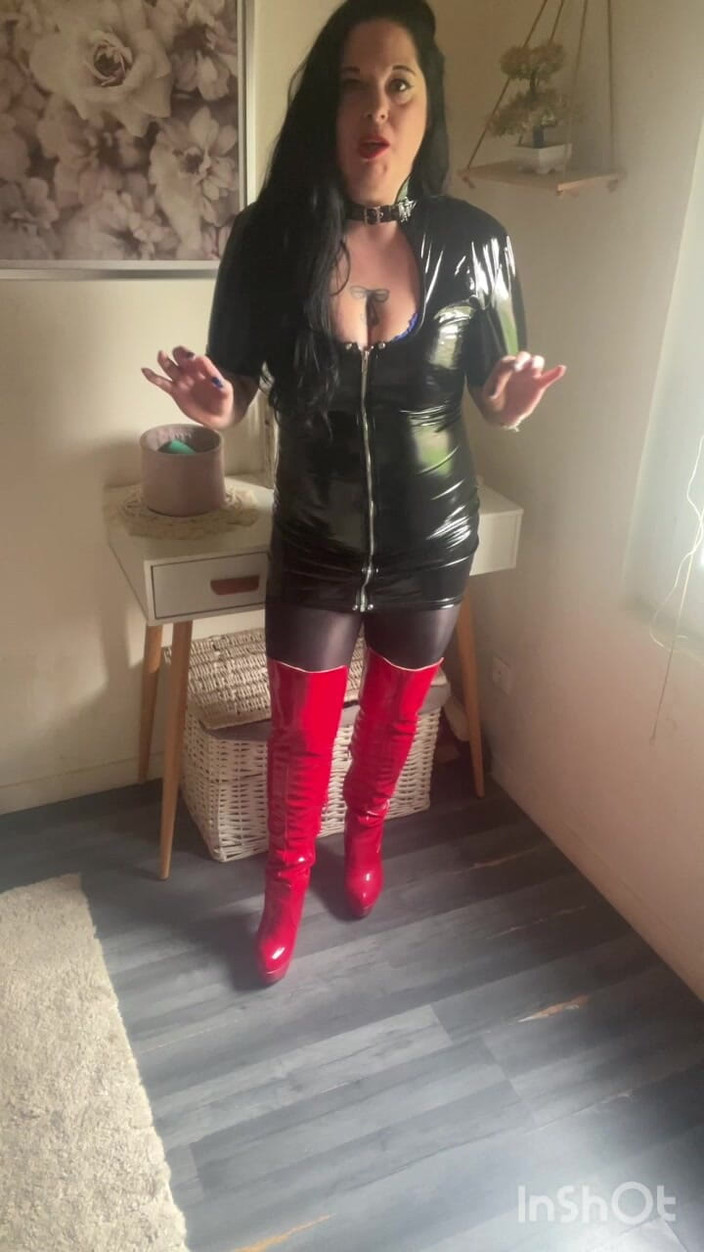 Maitresse Clara: Ești inutil fără mine