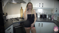 Brea Rose: Kencing Semasa Dalam Telefon