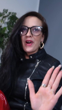 Zlý verbální a spitting ponížení v latexu a botách, POV