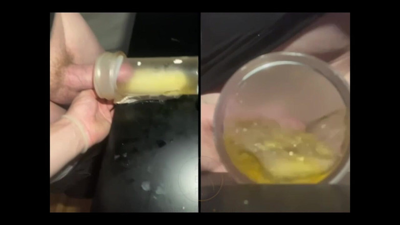 AmateurBoysPissing: フレックスライトに小便をし、友人視点で助ける