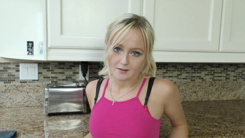 Chica Suicida DVD: Natalia Queen Requires the Royal Treatment so You'd Better Stretch...