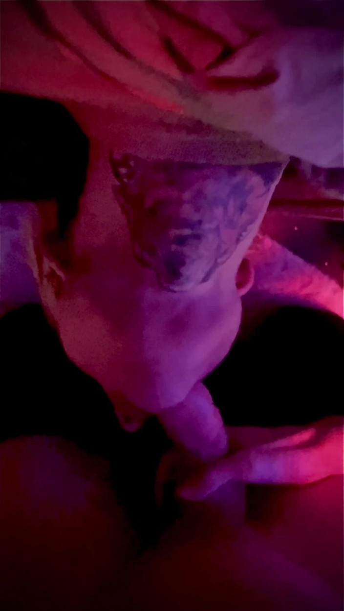 HotDogs studio: Ledamoten går på halsen, knulla i halsen