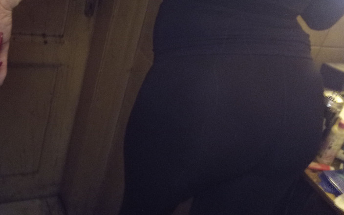 Lilicross: Blond i napalona Lili