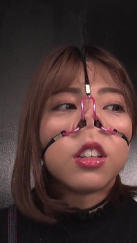 Azusa Misaki Offers You Her Nose, Her Mucus, Wears Hooks, and Removes Hair Live (鼻)