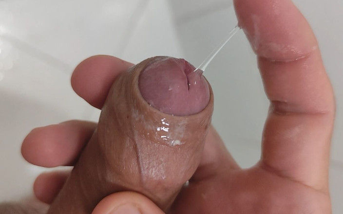 DaddyDoted: Silná voda v předkožce vzrušuje žalud preejakulátu.