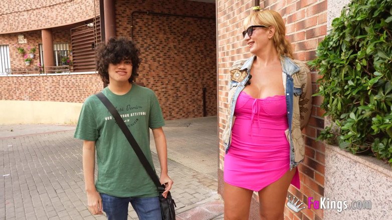 FAKings: もう一人のスペイン人のステップママがFakingsで彼女の空想を叶えます:ビクトリアベラはホットでムラムラしています!