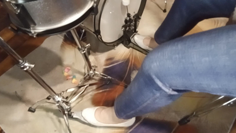 PoliticalDial46: I Relax I My Drums Set