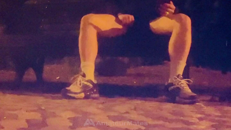 AmateurMates: 饥渴的异性恋男孩在晚上变得好奇