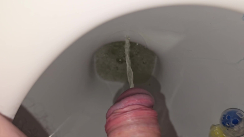 Fap_man93: Aku kencing di toilet - close up - pov