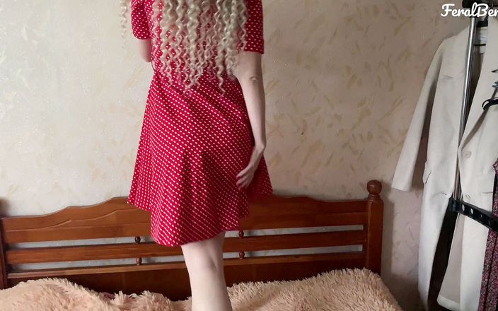 Feral Berryy: Blanke kont in een rode jurk houdt van anaal / FeralBerryy