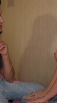Ukazuji, jak jsem děvka mému rommate