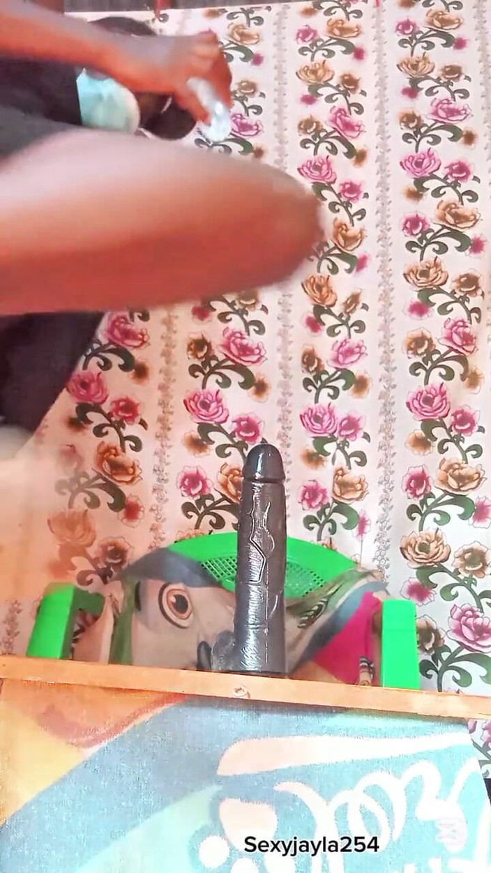 Sexyjayla254: Montando ese consolador grande como un profesional
