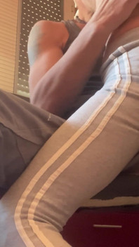 Sesso accidentale fatto in casa in cucina - moglie calda succhia e cavalca un grosso cazzo