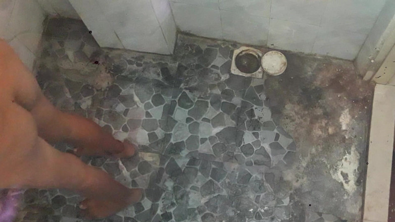 Tina Baby: Pasangan bogel mandi sambil menghisap buah dada