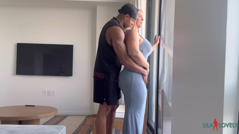 Lila Lovely: Khách sạn hookup neptune cơ bắp kéo dài busty tóc...