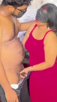 目隠しされたホットなインド人妻のキッチンセックス、夫とのハードコアな目隠し、ヒンディー語のセックス動画