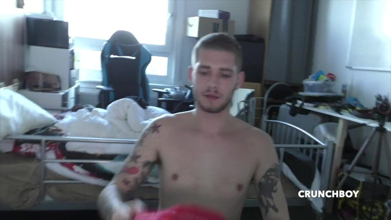 Gaybareback: Sexy transjongen ftm rauw geneukt door Aaron-meester
