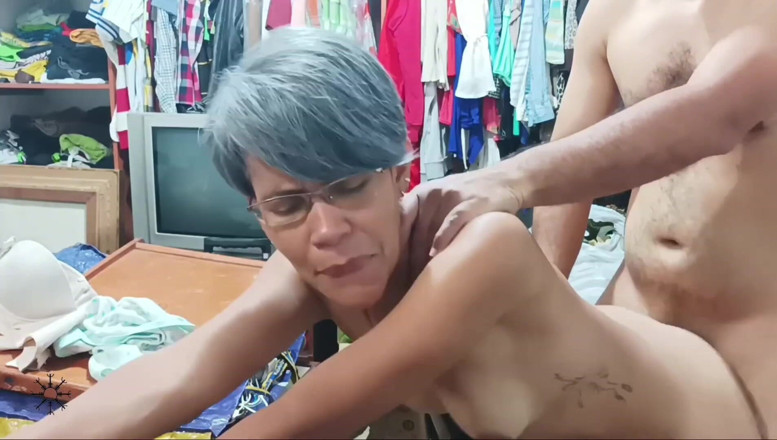 Swingersamateur40: Te ayudo y termpongo empujandolo demasiado profundo