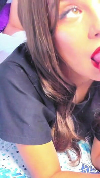 Cewek ini pengen nyepong kontol dan ngentot memeknya pakai dildo - crystal FOXXX18