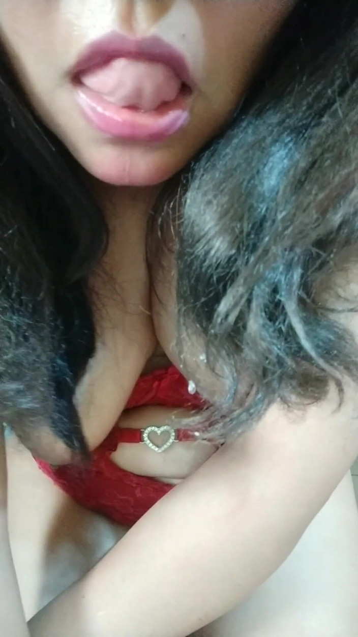 Carla Villalobos: 挑逗自己直到我射精并潮吹