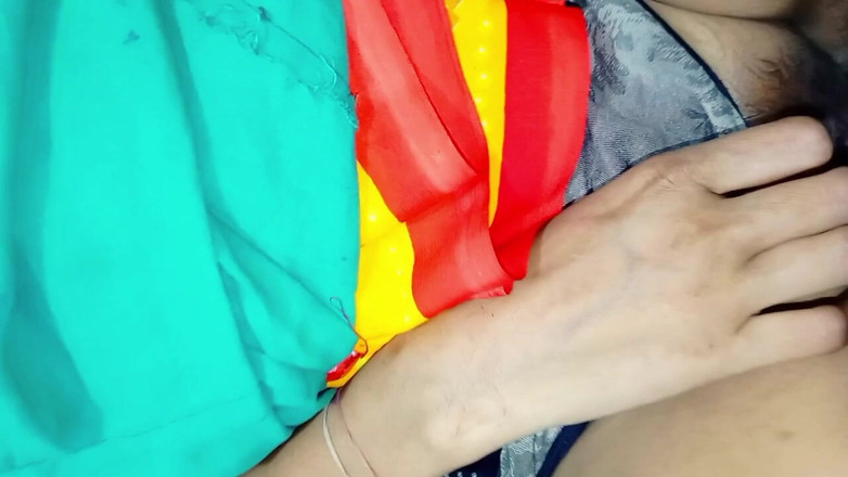 BadAim6: インドのデシメリドがヒンディー語のオーディオでFuking Pussyで私の家に来る