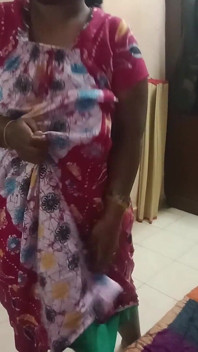 Une Tamoule Prétend Se Déshabiller Devant Son Mari