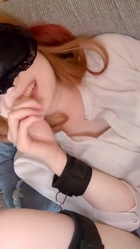 Pracownik medyczny Miki-chan (26) oszalał od łaskotania. Była zły na koniec Lol.