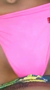 いたずらな女がビッグボスとセックスする。