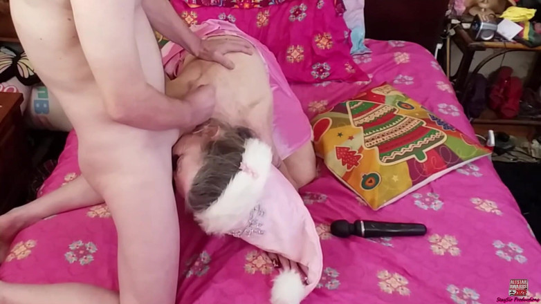 Sexy Sandra N Sir Christopher: Video seksi sandra lagi asik muasin memeknya di hari natal