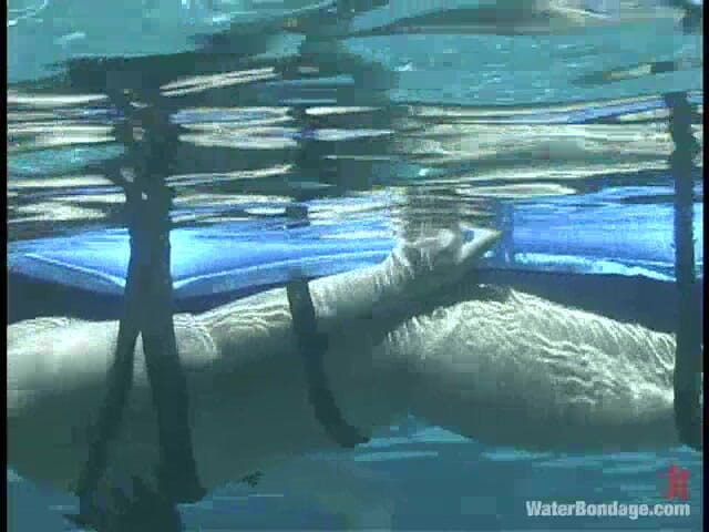 Water Bondage by Kink: Dragonlily和audrey leigh