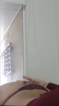 Mi primera vez con un consolador de 24 cm y corriéndose como una mariquita