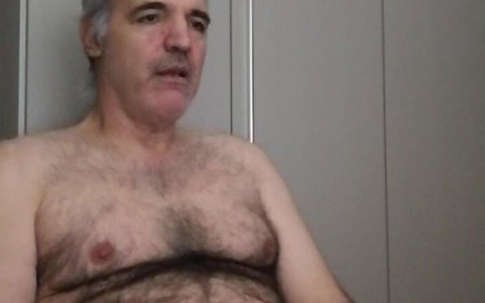 Setesesso7: Je vindt het heerlijk hoe Davide's pik aftrekt
