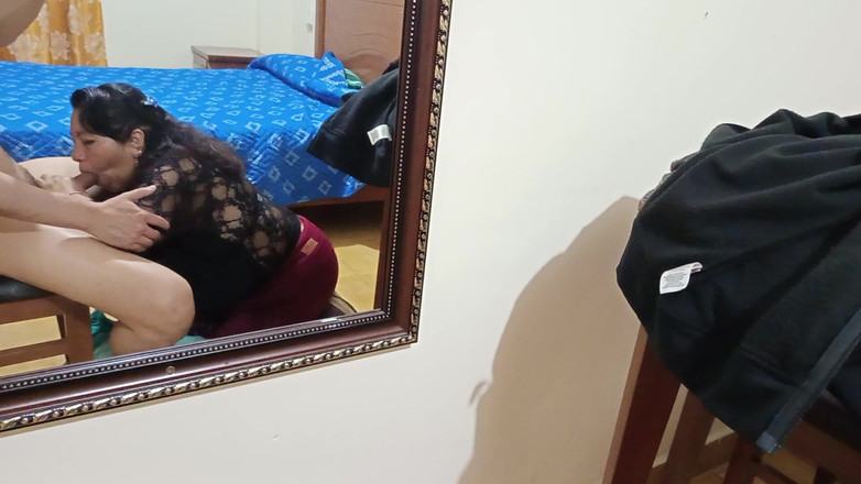 Moo DBOXXX: Zralá křesťanka se učí kouřit ptáka, její nevinný manžel je...