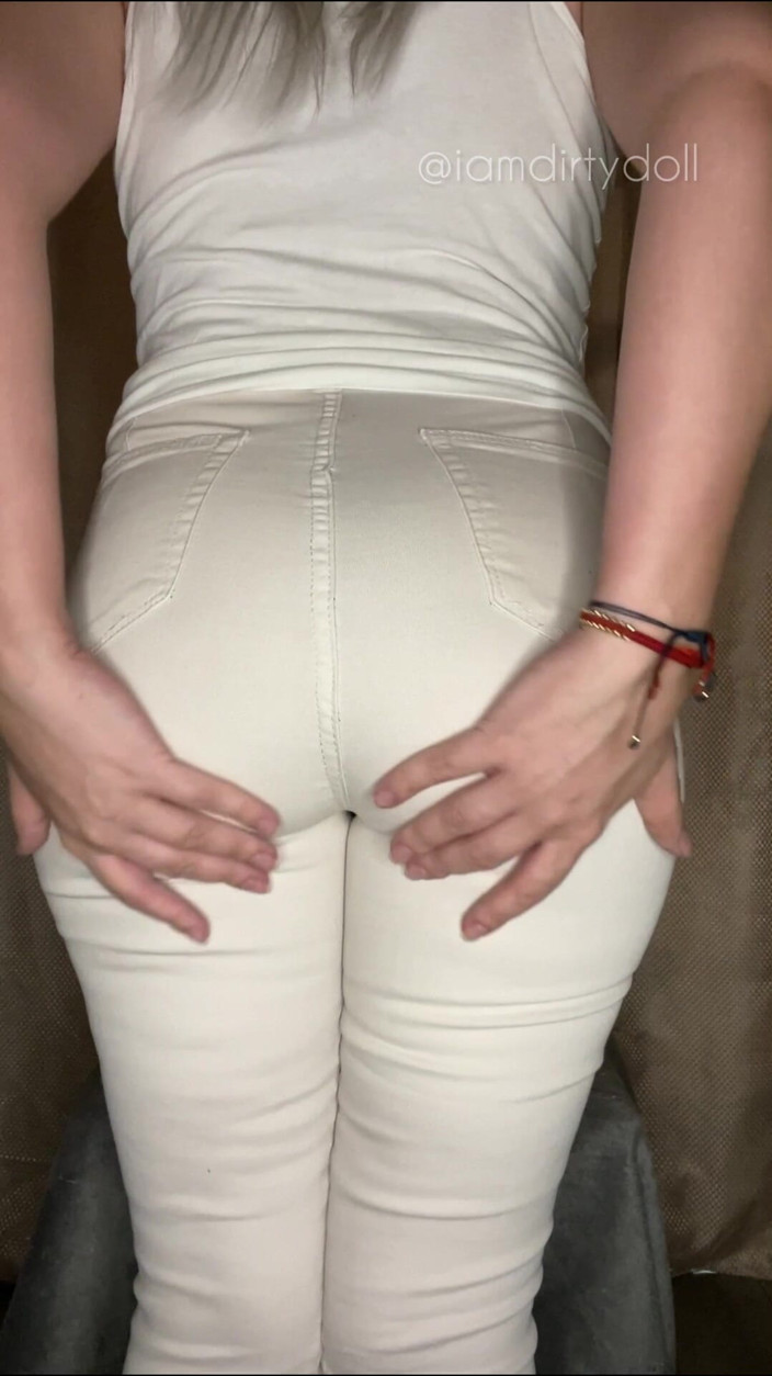 iamdirtydoll: Scoreggia in jeans bianchi