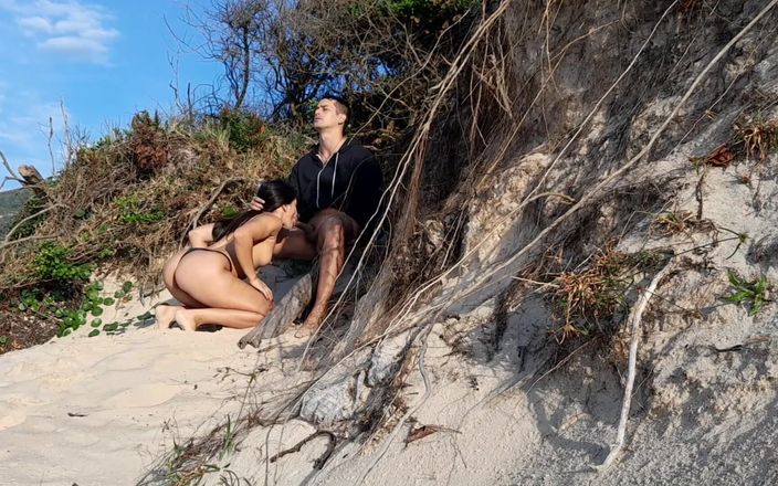 Couplebeach1: Můžu ti vykouřet ptáka? Připoj se ke mně