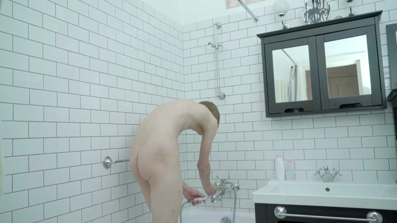 Gay Deluxe: Збуджений член дрочить свого чувака