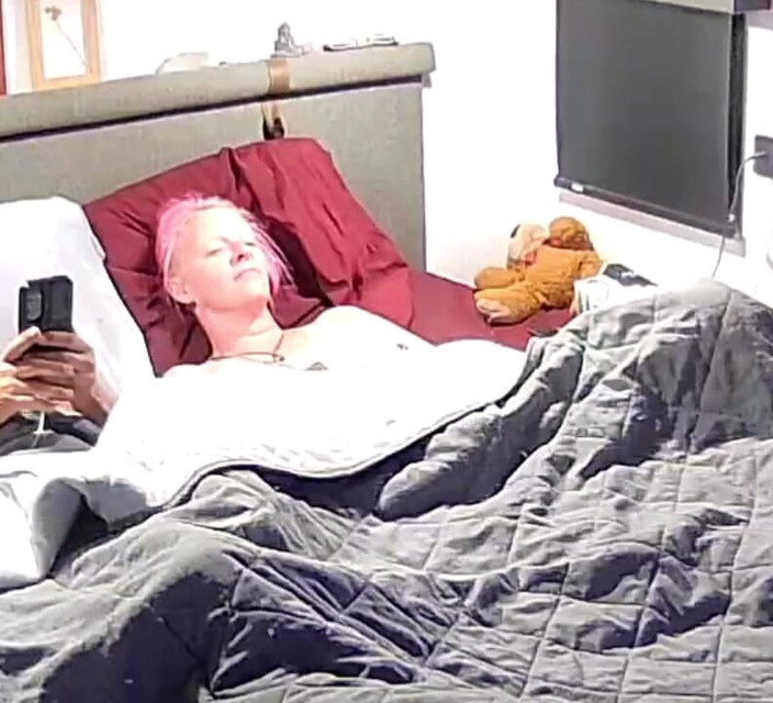 KittieNoOne: 발정난 밀프 마스터바츠