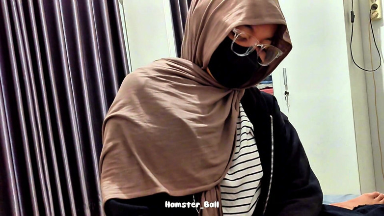 Hamster_Ball: Üniversite din öğretmenini yağmurda sikiyor